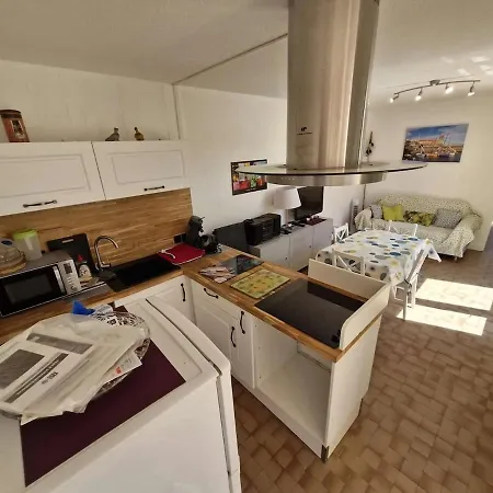 Cozy & Quiet, Entire Home, 2 Bedrooms, Garden Casa de Férias *