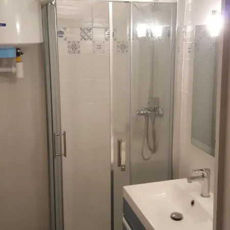 Cozy & Quiet, Entire Home, 2 Bedrooms, Garden