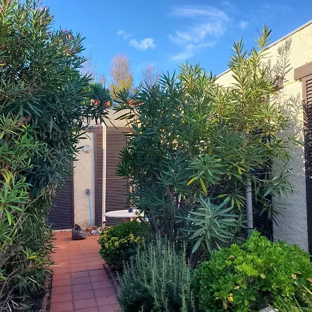 Cozy & Quiet, Entire Home, 2 Bedrooms, Garden